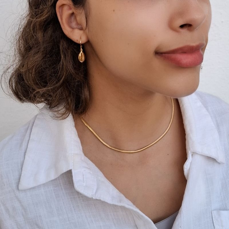 Brinco Búzios Mini Argola Click em Aço Inoxidável