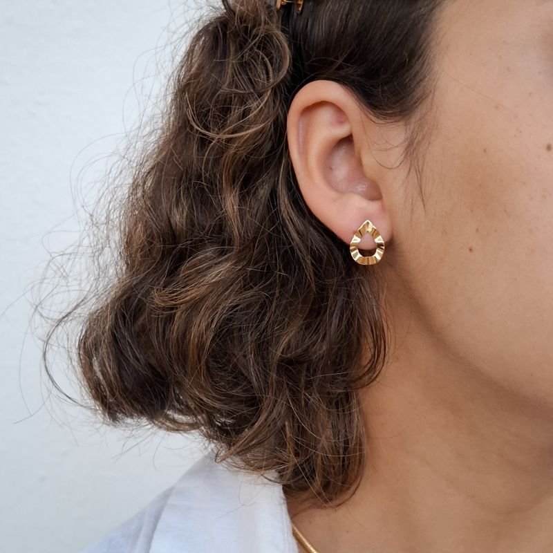 Brinco Gota Vazada Amassada em Aço Inoxidável