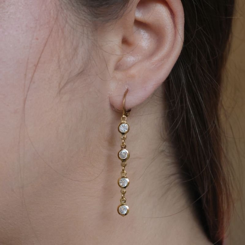 Brinco Zircônias Pendentes Ponto de Luz em Aço Inoxidável