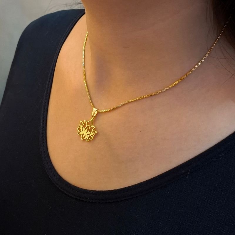 Pingente Flor de Lótus Vazada Em Aço Inoxidável