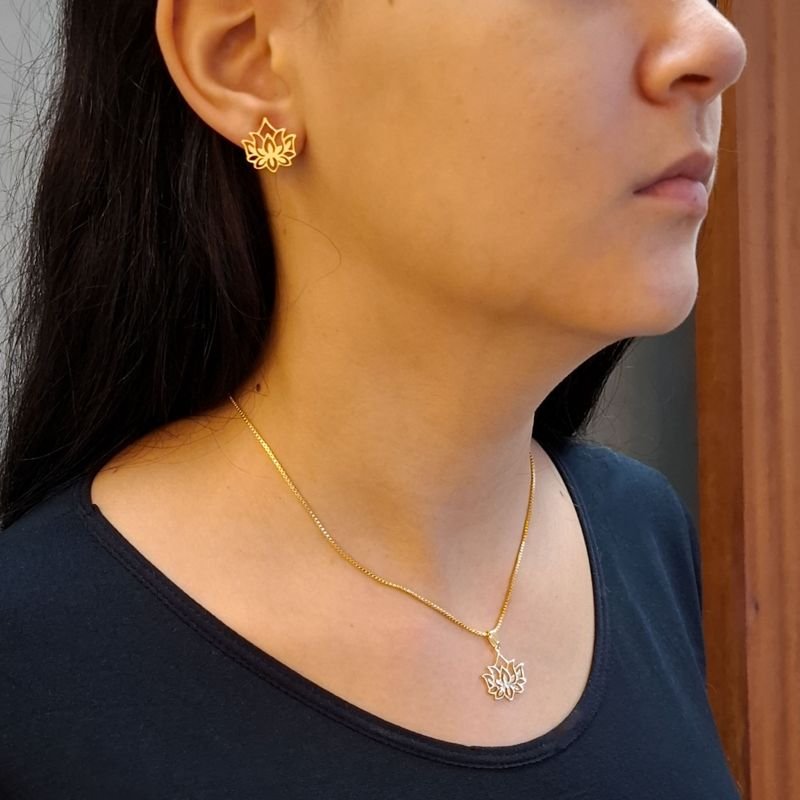 Pingente Flor de Lótus Vazada Em Aço Inoxidável